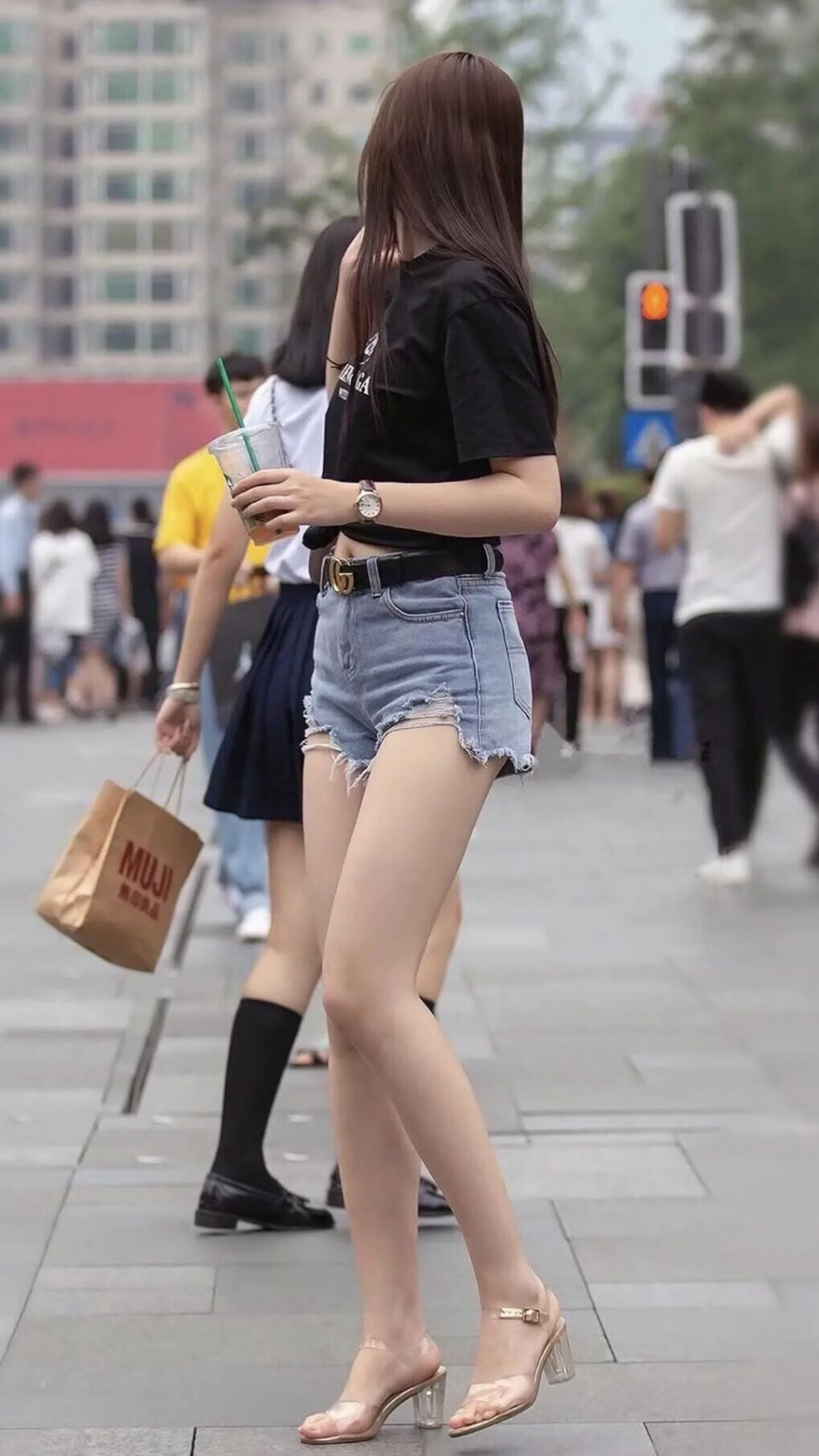 德甲球员表现持续升华，战绩稳中有升，德甲球星