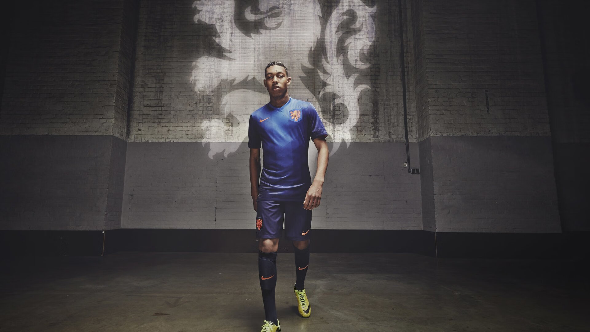 华体会网页版-意甲新星崭露头角，表现抢眼，精彩瞬间不断，意甲新球衣